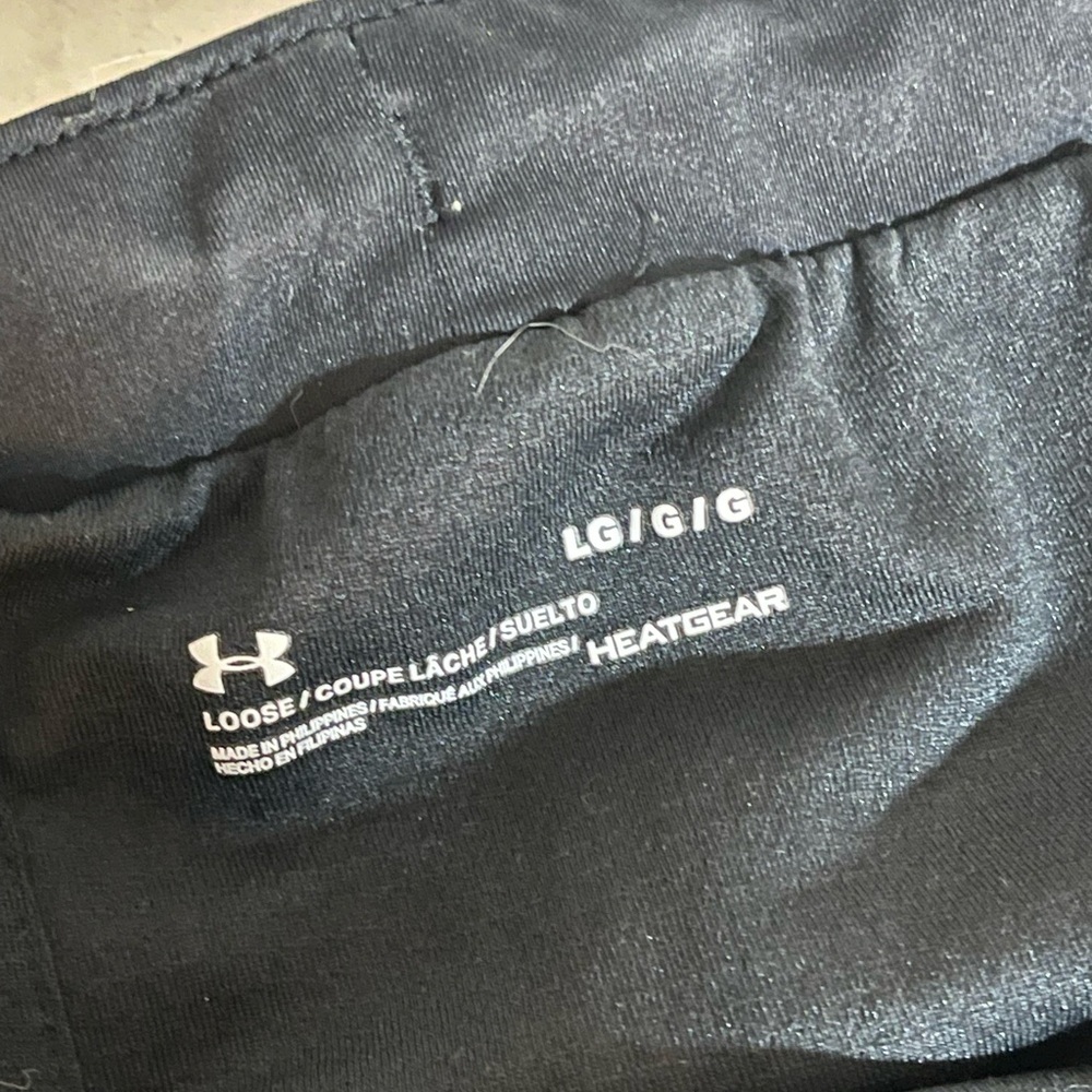 Under Armour Women's Gradient Athletic Shorts - Picture 3 of 5